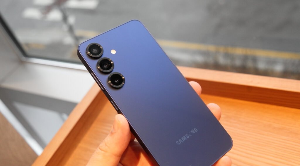Samsung Galaxy S26 Pro Leak: Bigger Display, New Camera Bump & Slimmer Body